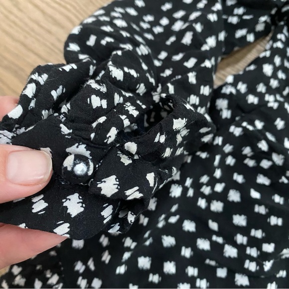 Cute light and airy Anthropologie Maeve top in size M. - Picture 3 of 4